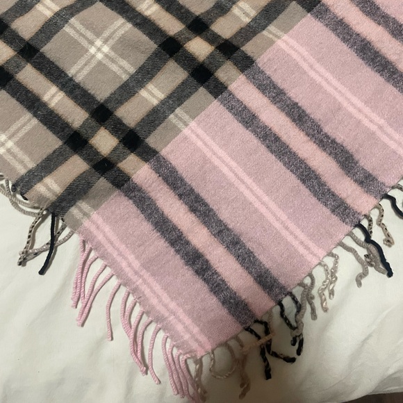 (SOLD) Wilfred 100% Wool Triangle Scarf - Picture 2 of 2